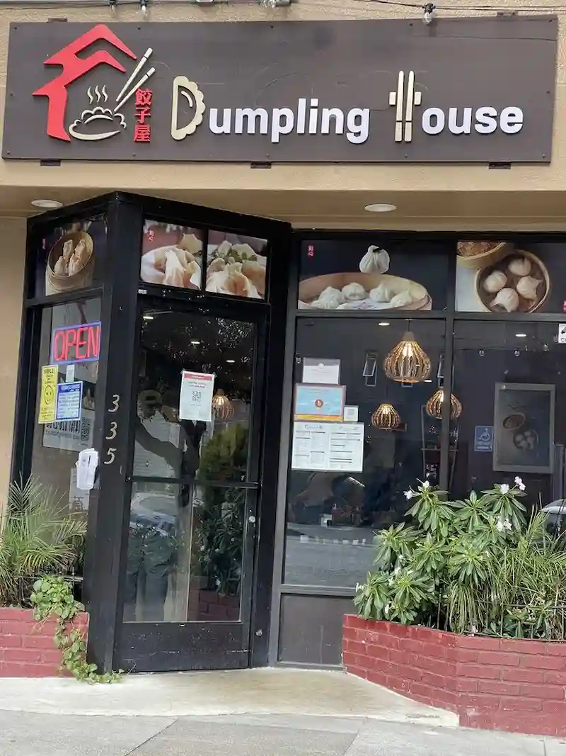 exterior of Dumpling House 餃子屋 10